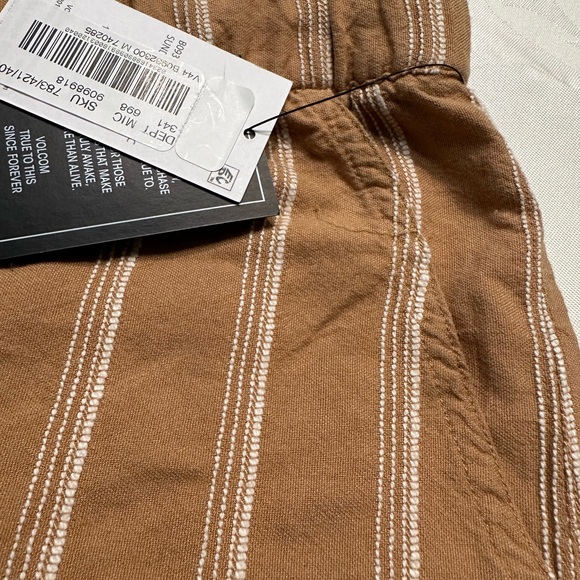 NWT. Volcom Sunday Strut Shorts - Picture 9 of 11